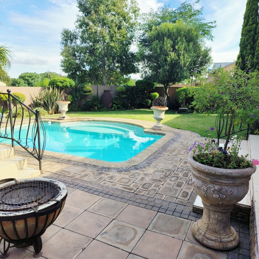 4 Bedroom Property for Sale in Wilkoppies North West